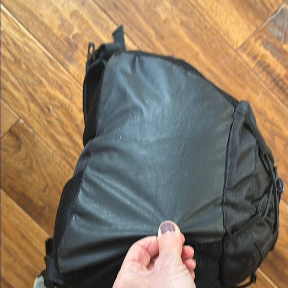 Avalanche Black Men's Backpack - Picture 10 of 12